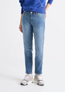 Performance Denim Girlfriend Jean